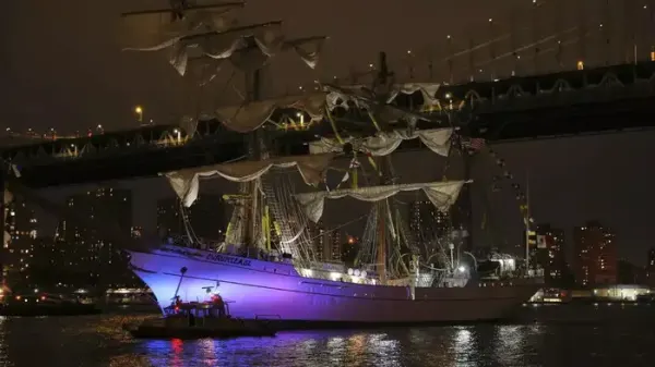 Mexican Navy Ship Hits Brooklyn Bridge in New York, 19 Injured — Video Goes Viral